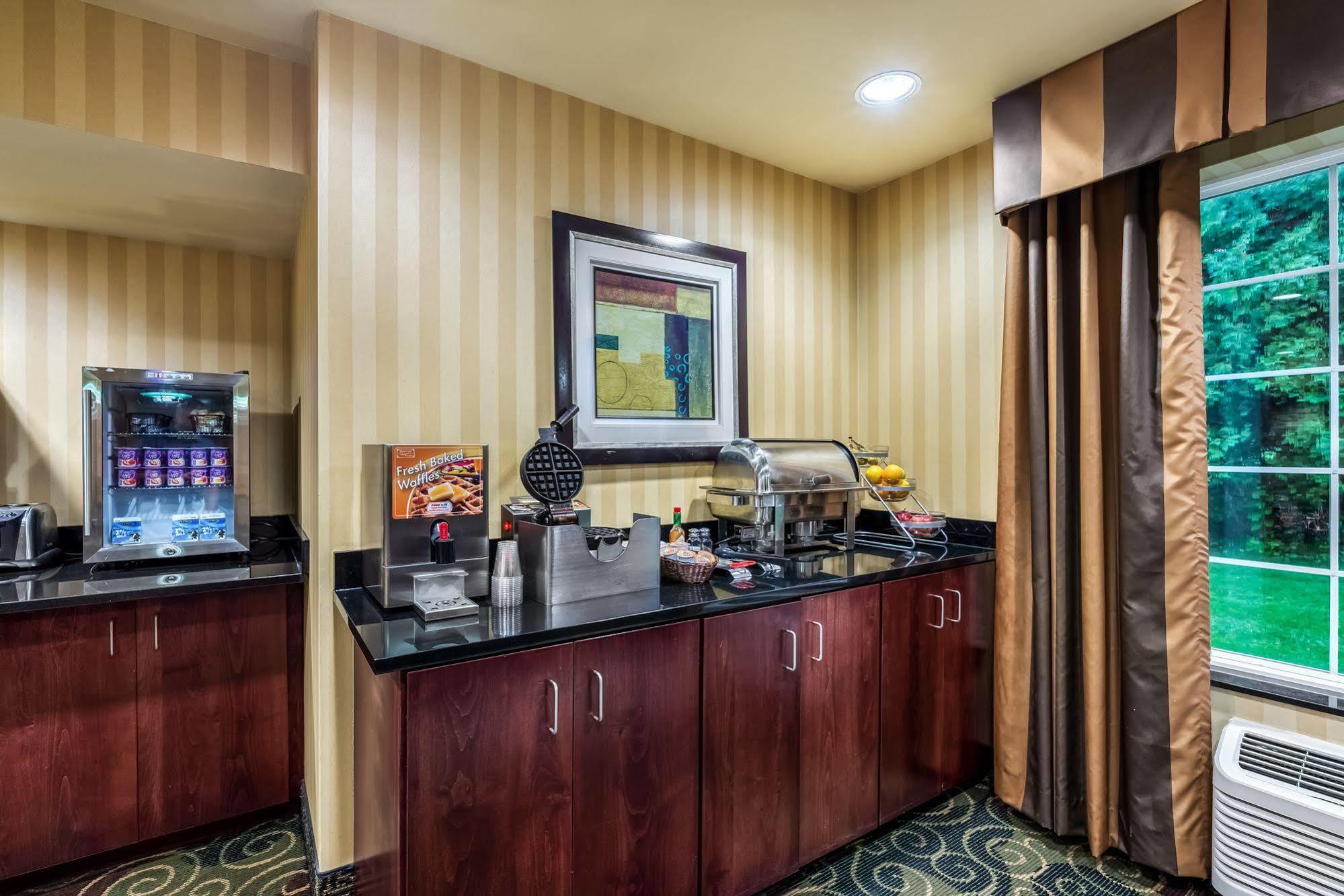 Cobblestone Inn & Suites - Vinton, Ia Luaran gambar